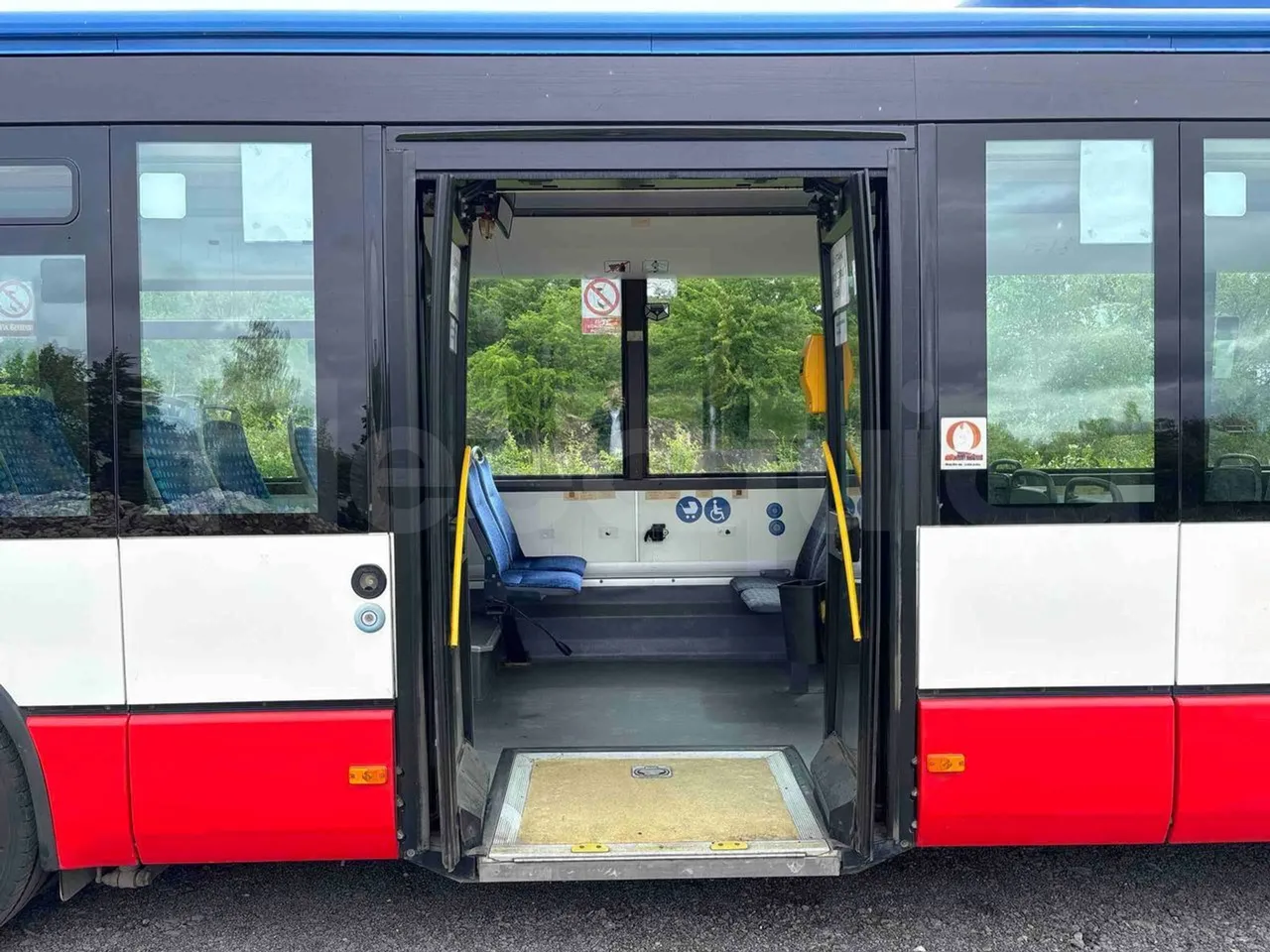 Iveco Urbanway - front door 2 open