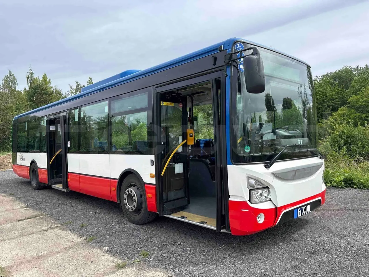Iveco Urbanway - 3/4 right front doors open