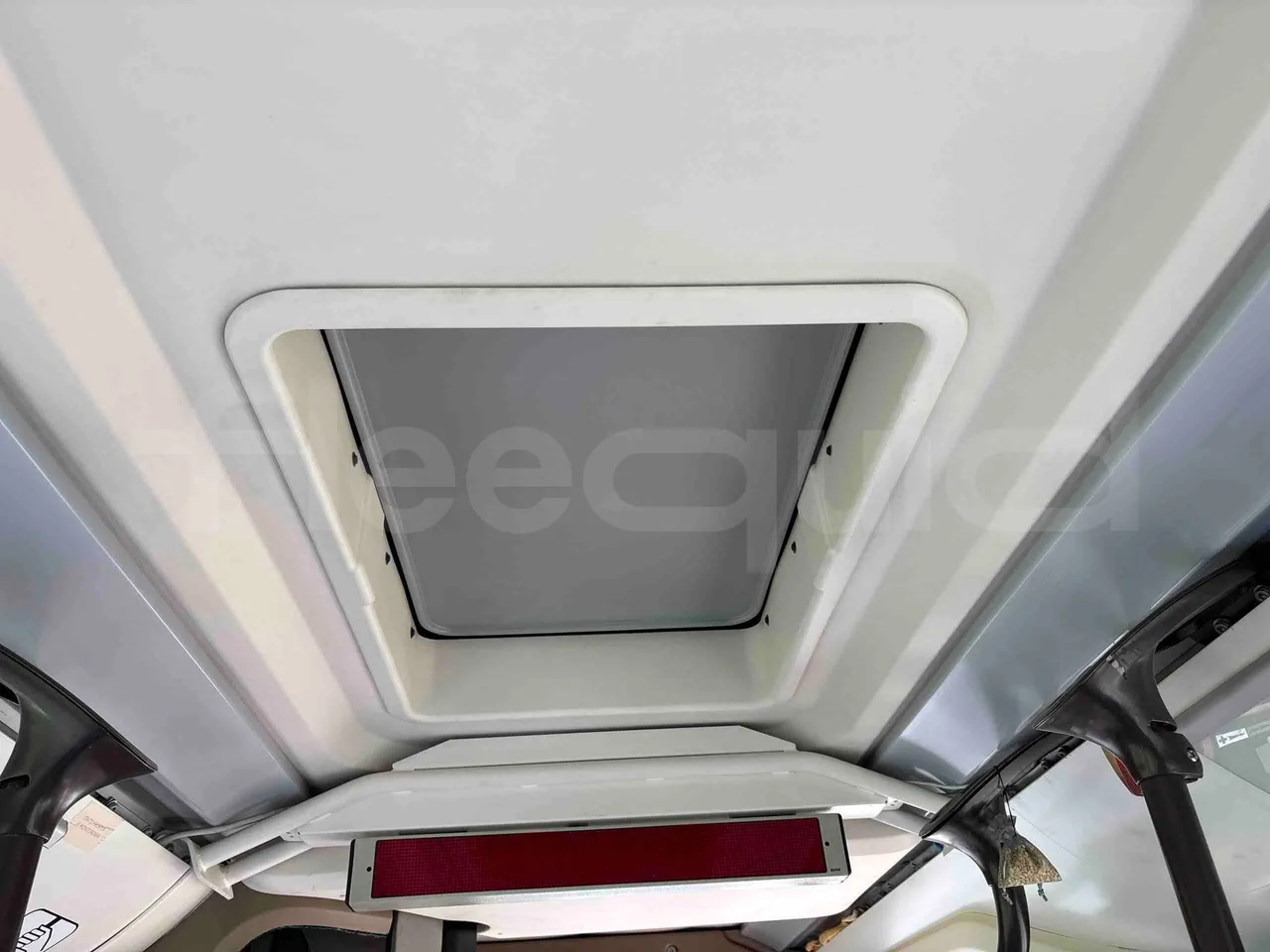 Iveco Urbanway - roof hatch 1