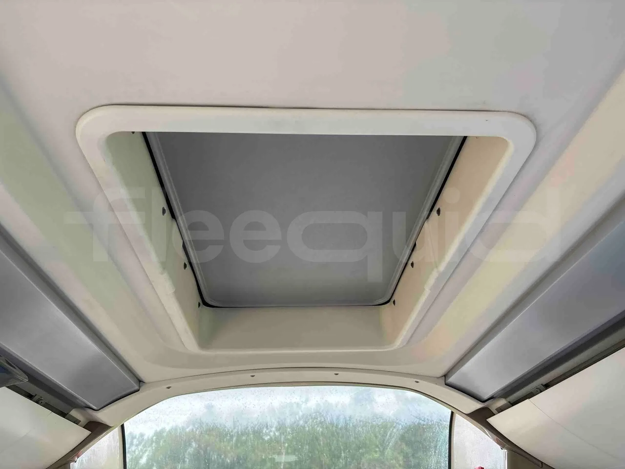 Iveco Urbanway - roof hatch 2