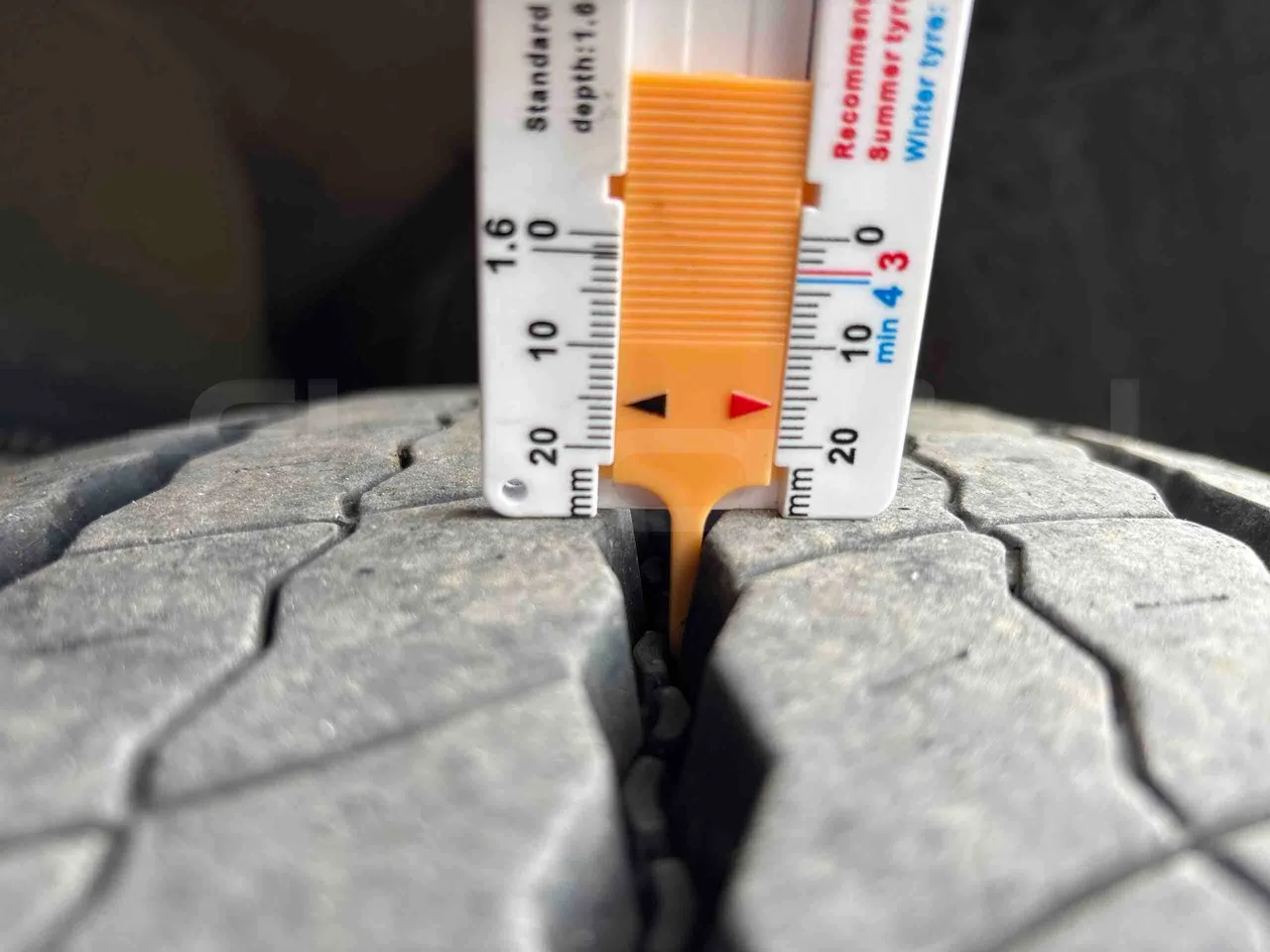 Iveco Urbanway - tread condition front tires right