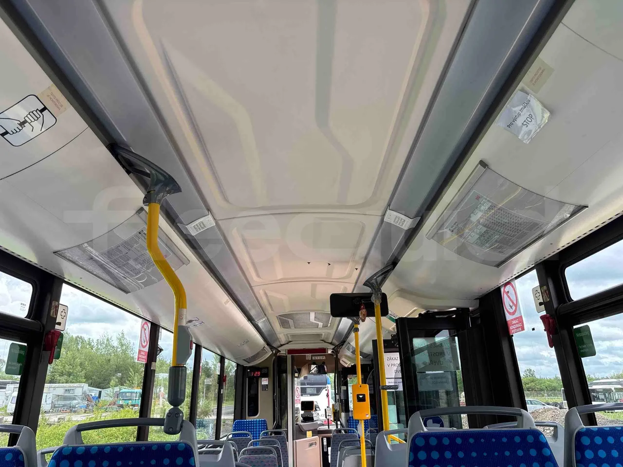 Iveco Urbanway - overhead compartments photo