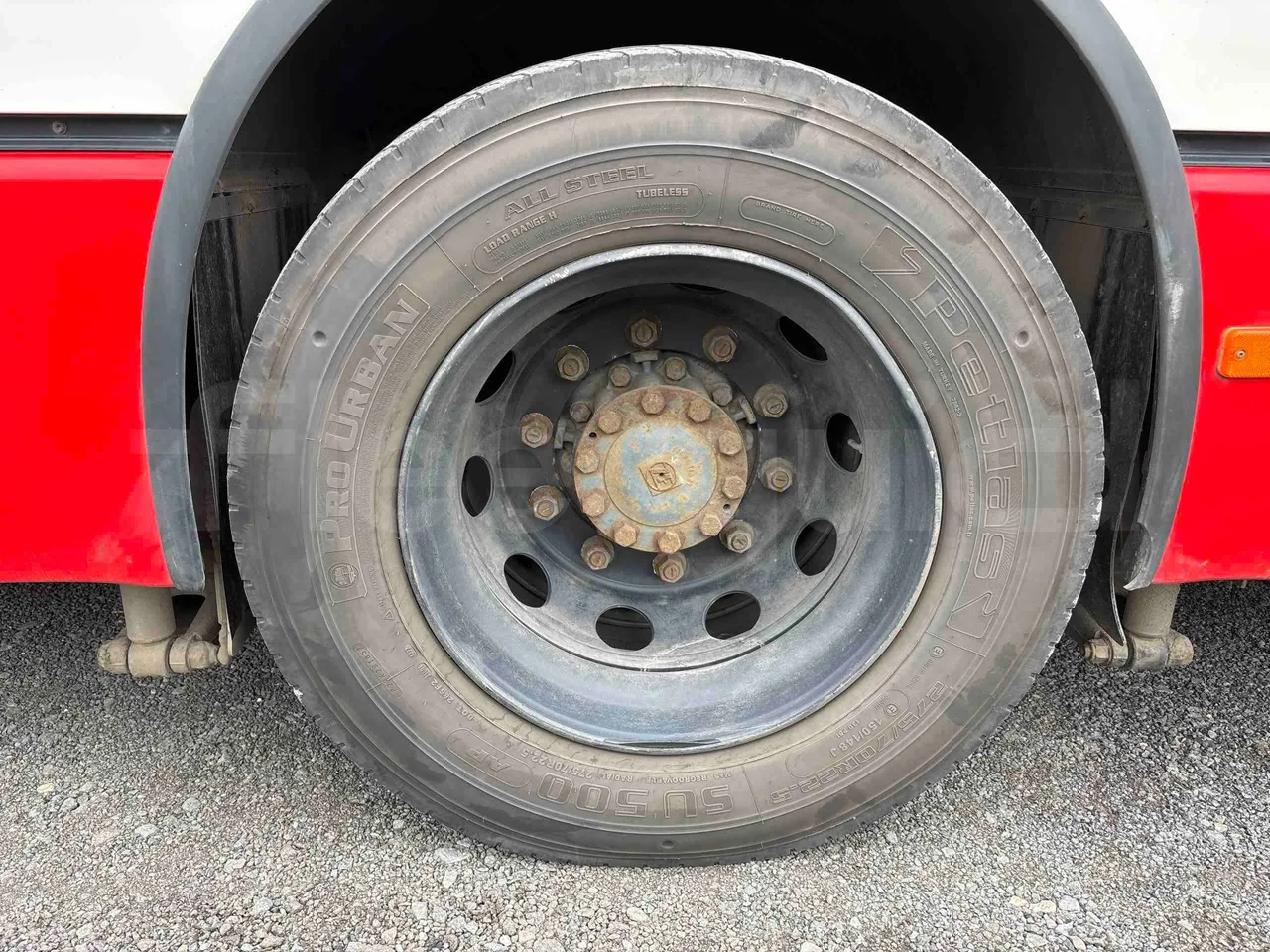 Iveco Urbanway - rear left tire photo