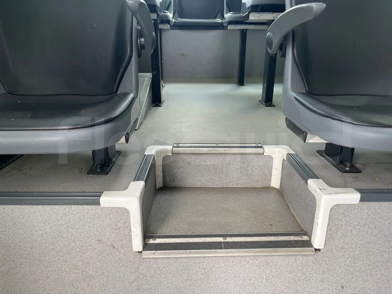 Mercedes-Benz Sprinter 906BB50 - EUR 6 -120kW - 7.361m - seat brackets photo