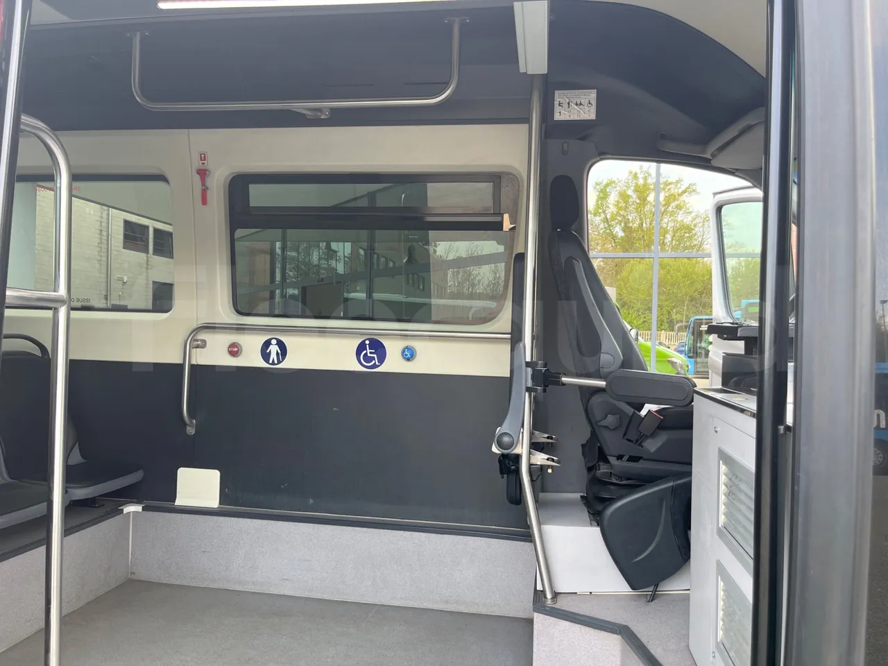 Mercedes-Benz Sprinter 906BB50 - EUR 6 -120kW - 7.361m - disabled area photo