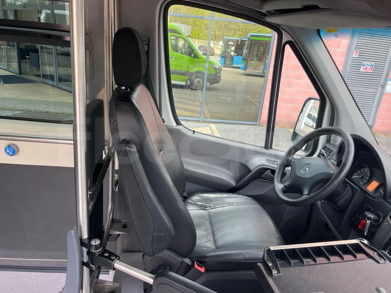 Mercedes-Benz Sprinter 906BB50 - EUR 6 -120kW - 7.361m - driver's seat photo