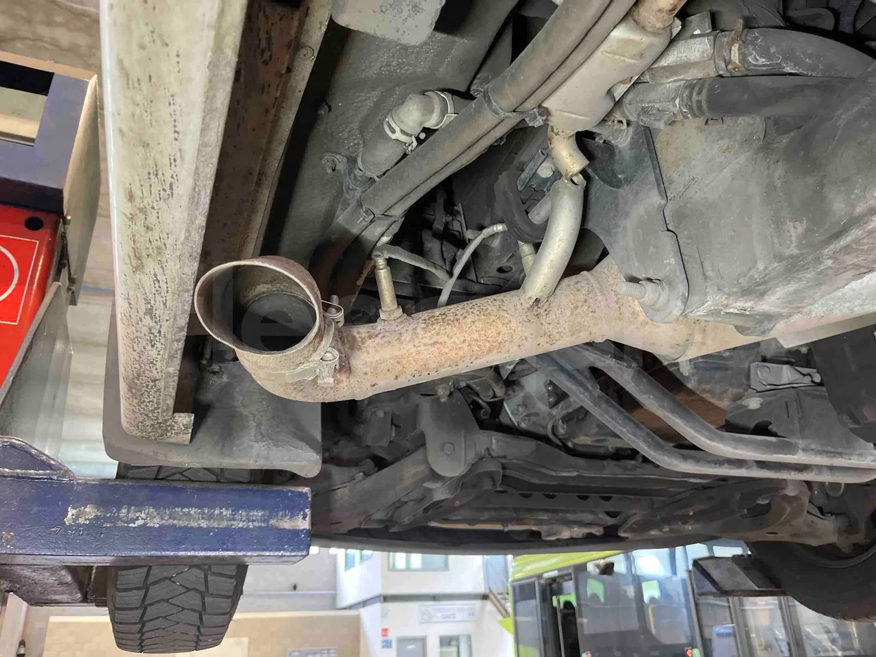 Mercedes-Benz Sprinter 906BB50 - EUR 6 -120kW - 7.361m - exhaust photo