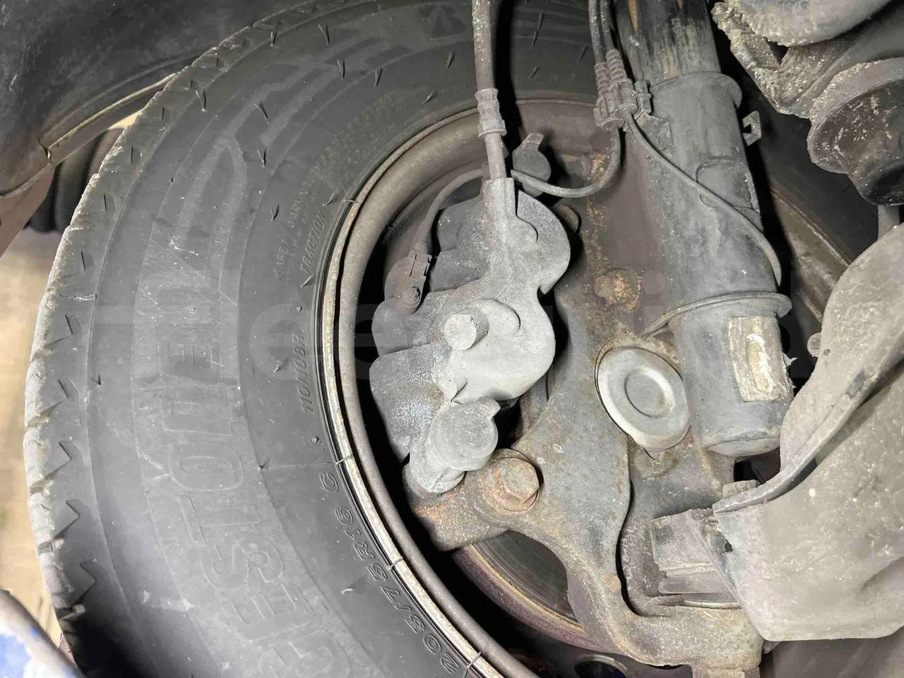 Mercedes-Benz Sprinter 906BB50 - EUR 6 -120kW - 7.361m - front brake calipers left