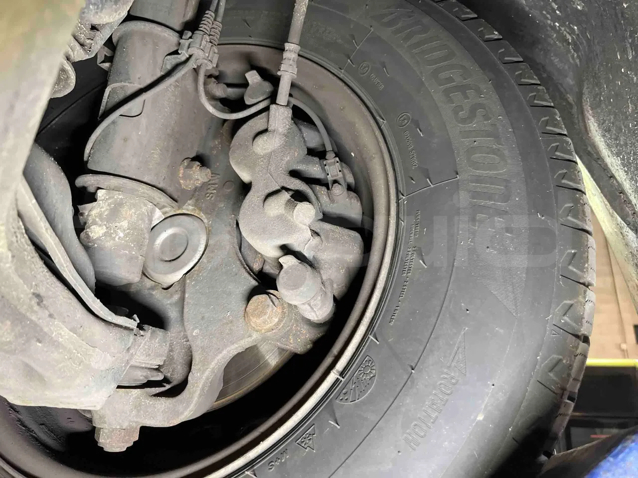 Mercedes-Benz Sprinter 906BB50 - EUR 6 -120kW - 7.361m - front brake calipers right