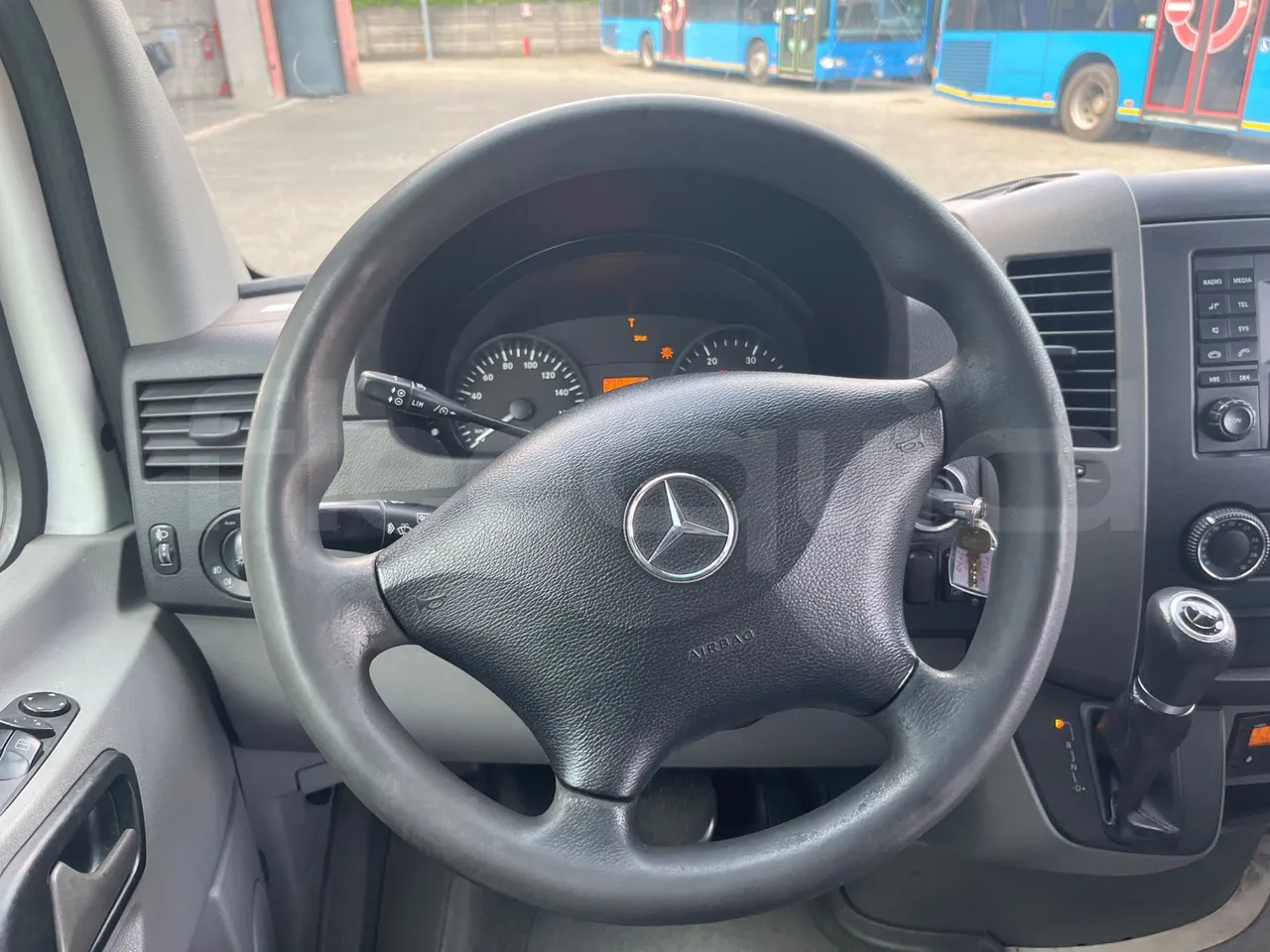 Mercedes-Benz Sprinter 906BB50 - EUR 6 -120kW - 7.361m - steering wheel photo