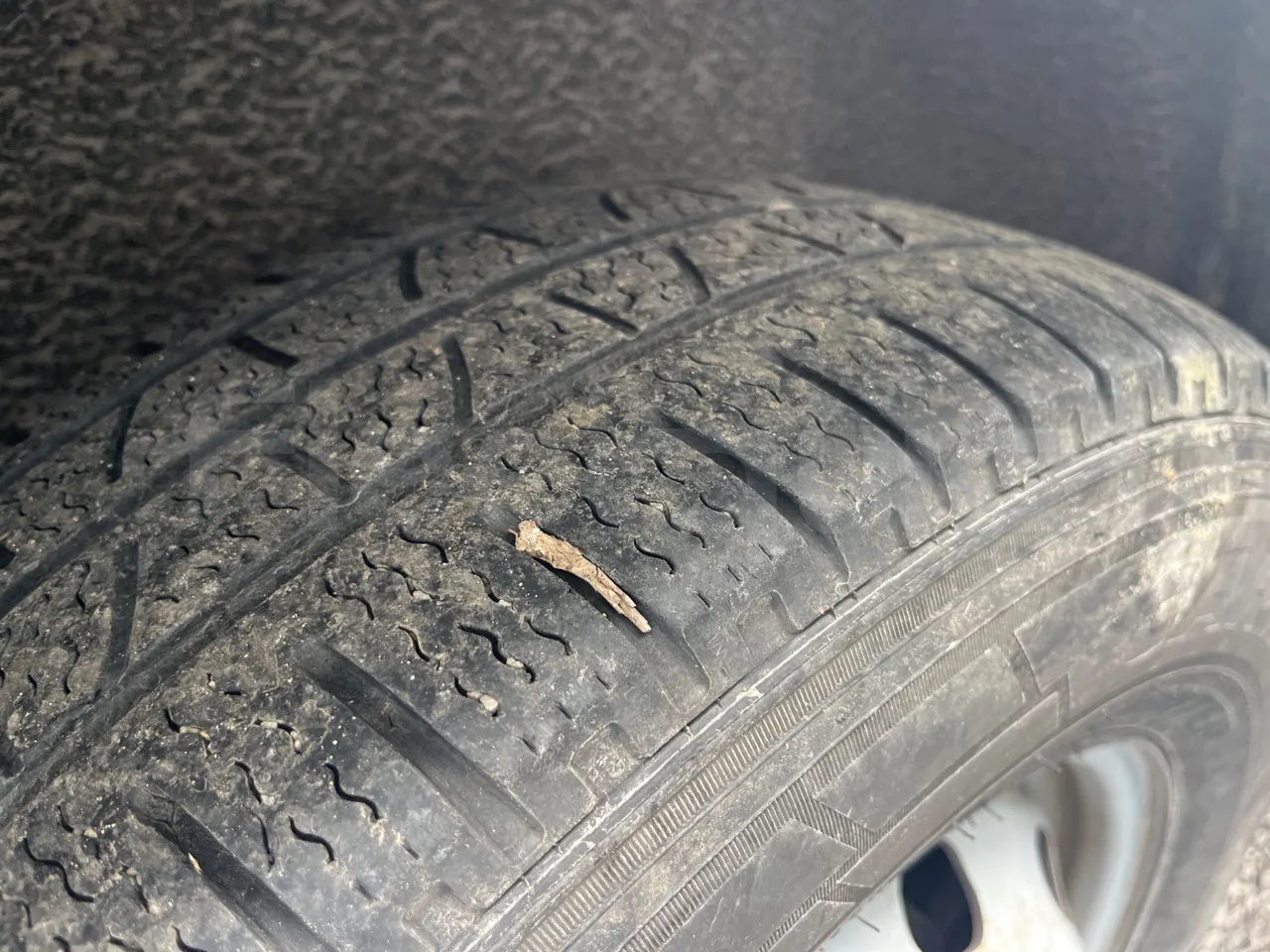 Fiat Ducato 250 - EUR6 - 110kW - 4.963m - tread condition front tires left