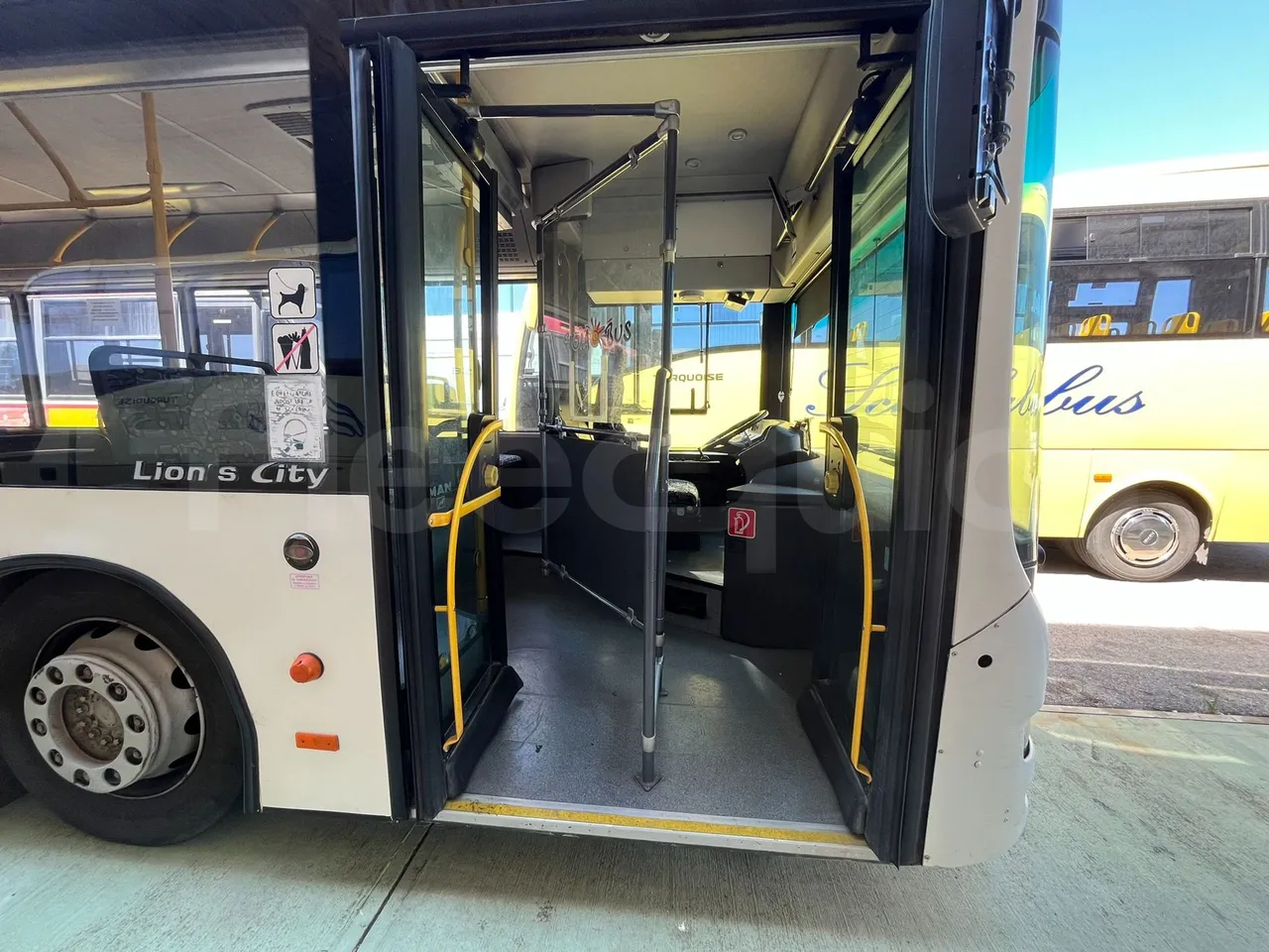 Man Lion's City A21/ Euro 4 - 228Kw - 11,950 Mt - forward view all seats last row height
