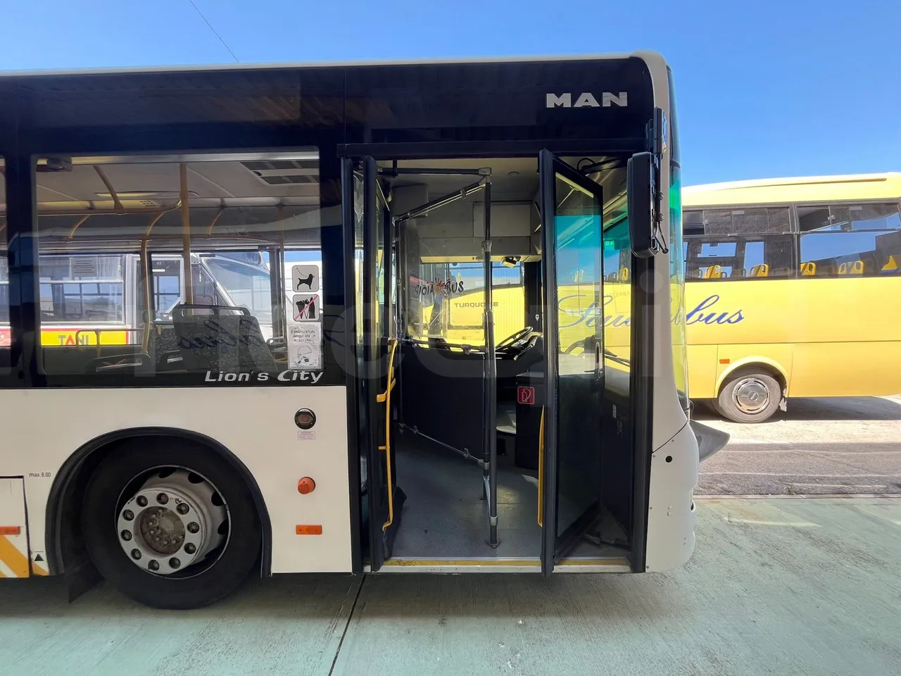 Man Lion's City A21/ Euro 4 - 228Kw - 11,950 Mt - under carpet photo
