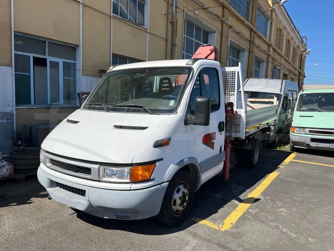 Iveco Daily 50C13/ Euro 3 - 92 Kw - 6,258 Mt - 3/4 front left (mandatory for bus to scrap)