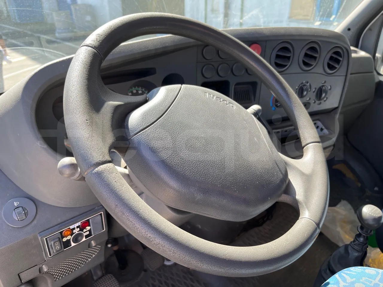Iveco Daily 50C13/ Euro 3 - 92 Kw - 6,258 Mt - steering wheel photo