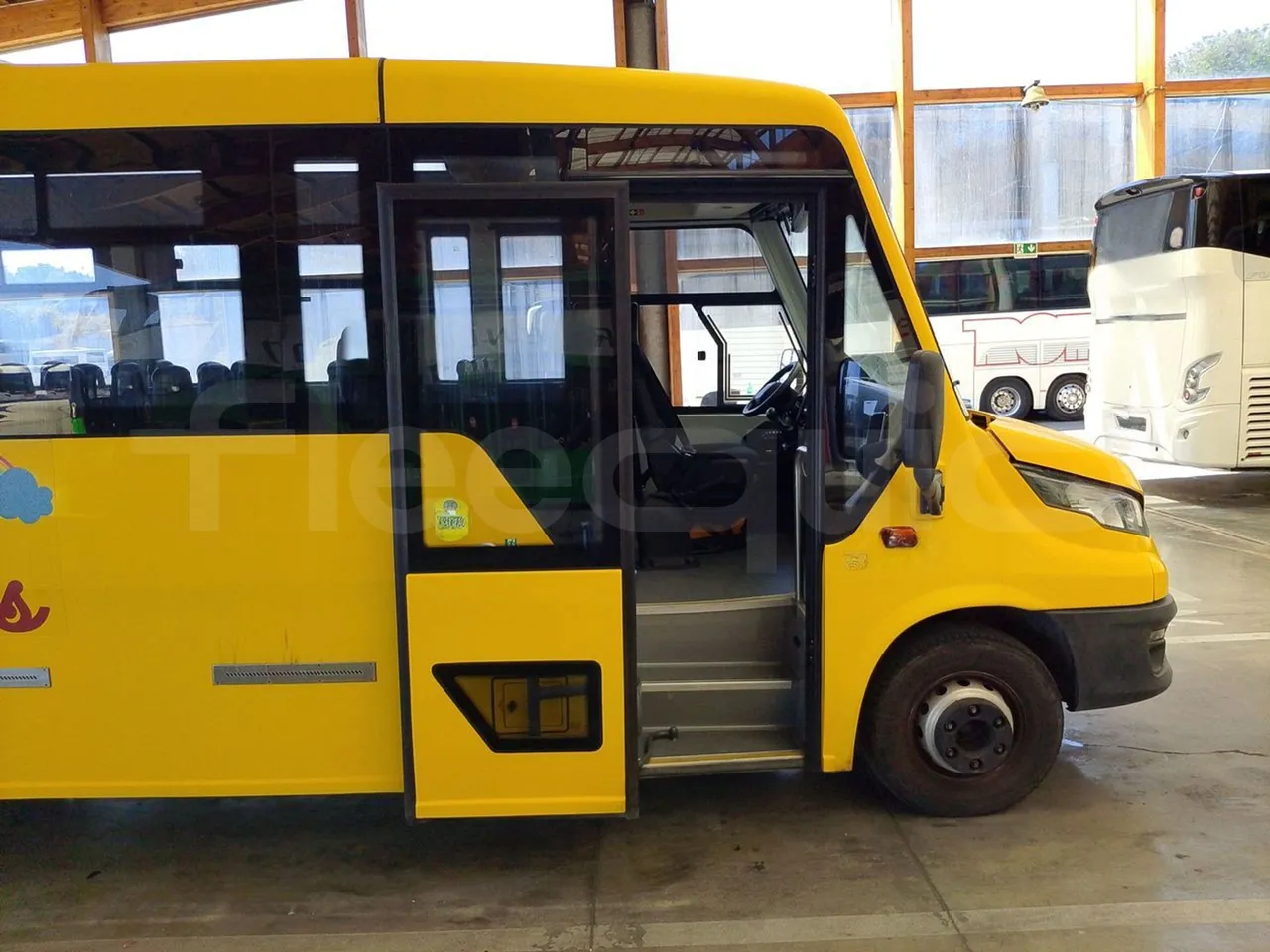 Iveco Indcar WGIVMY11 MOBI SCUOLABUS - EUR6 - 100Kw - 8,592m - front door 1 open