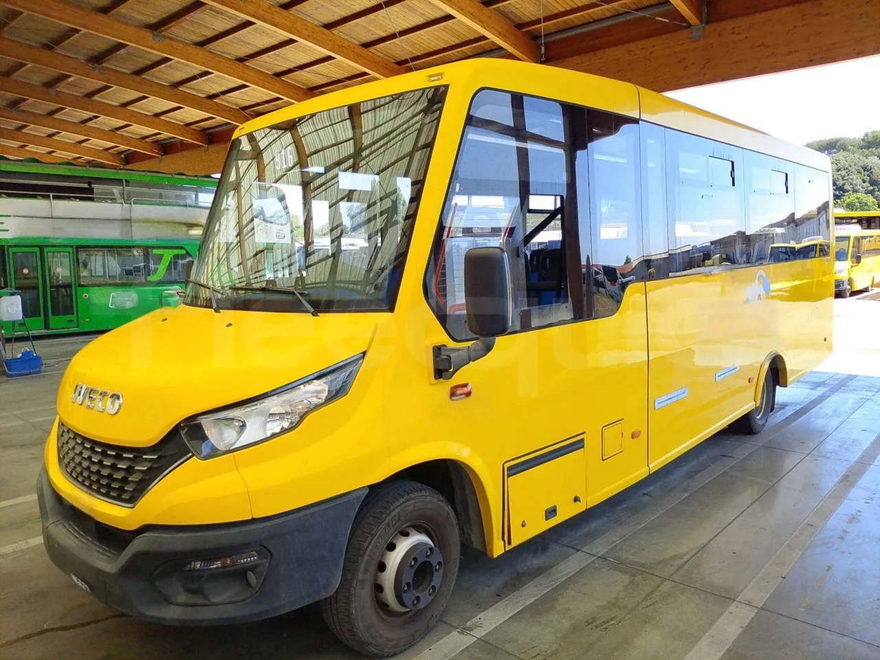 Iveco Indcar WGIVMY11 MOBI SCUOLABUS - EUR6 - 100Kw - 8,592m - 3/4 front left (mandatory for bus to scrap)
