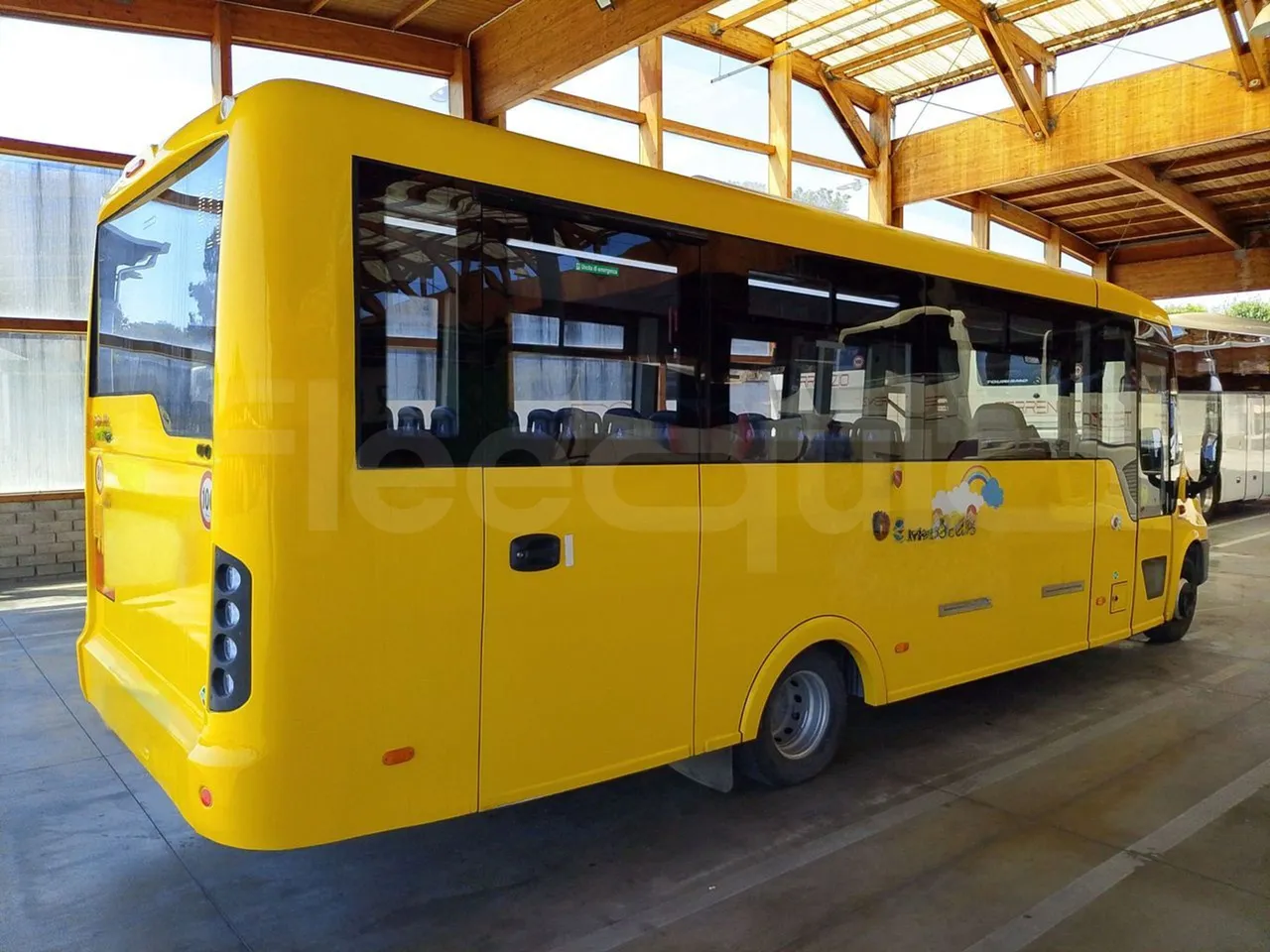 Iveco Indcar WGIVMY11 MOBI SCUOLABUS - EUR6 - 100Kw - 8,592m - 3/4 right rear doors closed