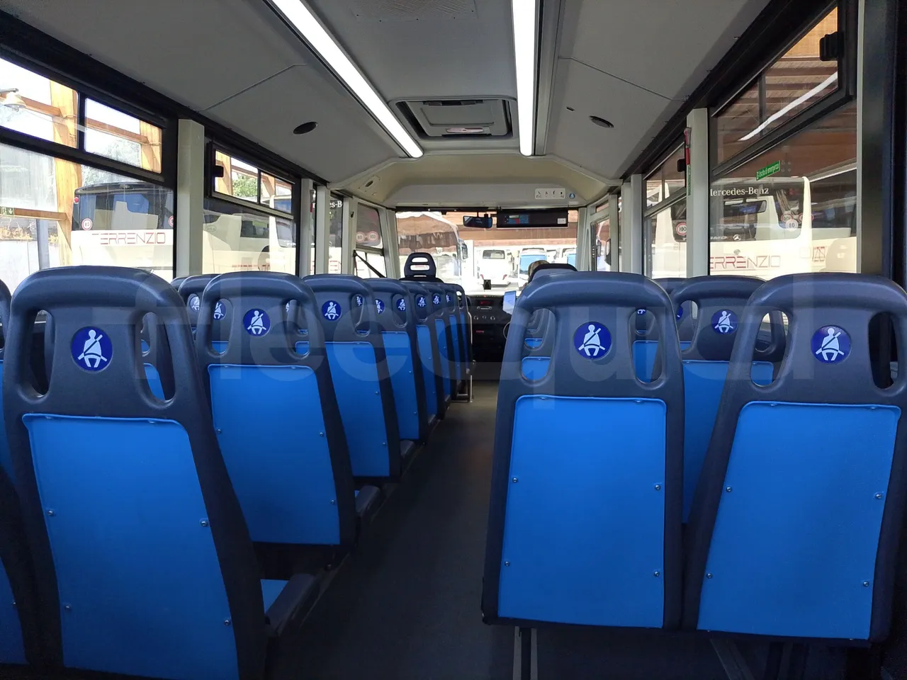 Iveco Indcar WGIVMY11 MOBI SCUOLABUS - EUR6 - 100Kw - 8,592m - forward view middle aisle
