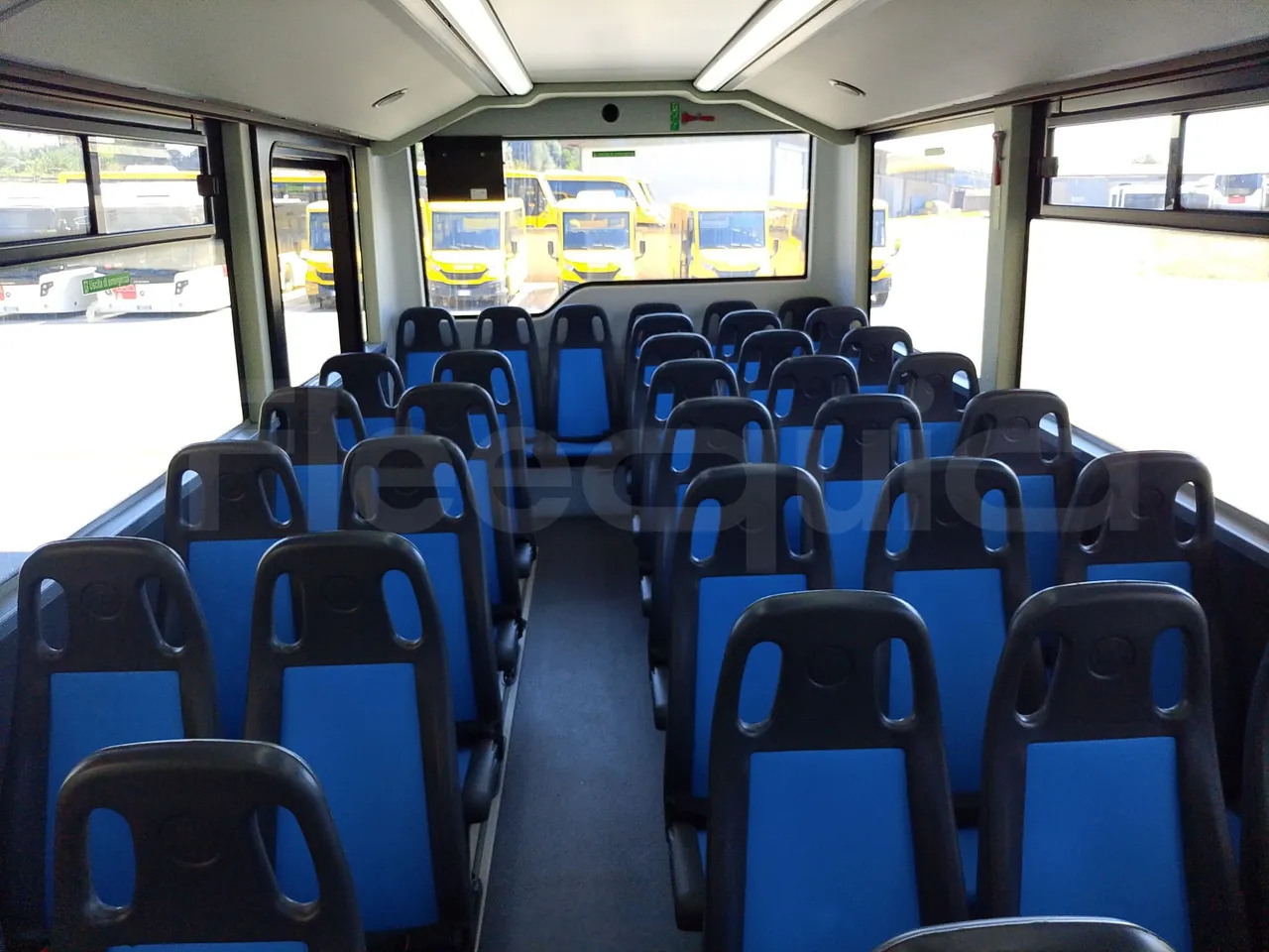Iveco Indcar WGIVMY11 MOBI SCUOLABUS - EUR6 - 100Kw - 8,592m - reverse view middle aisle