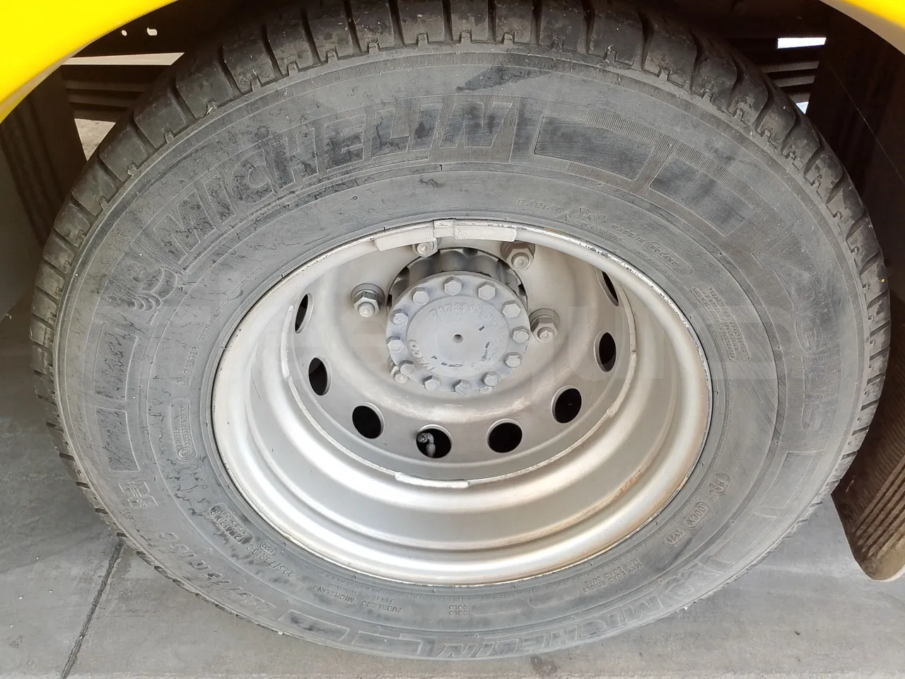 Iveco Indcar WGIVMY11 MOBI SCUOLABUS - EUR6 - 100Kw - 8,592m - tread condition third axle tires right