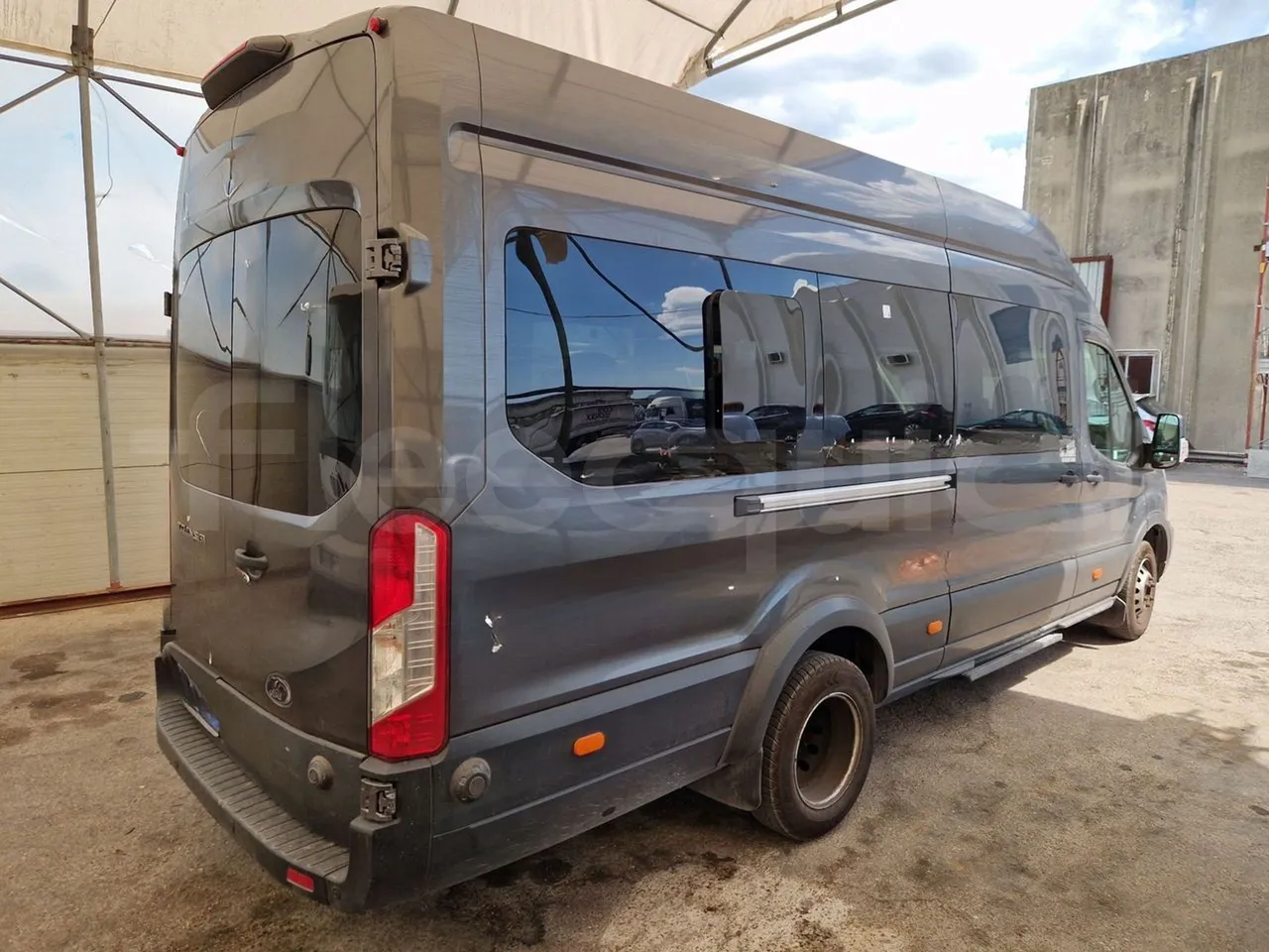 Ford Transit FBD - 3/4 right rear doors closed