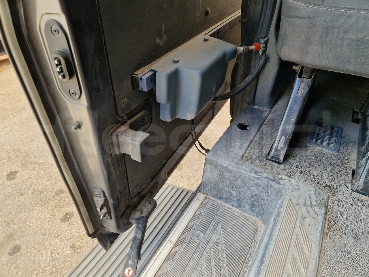 Ford Transit FBD - door mechanism photo