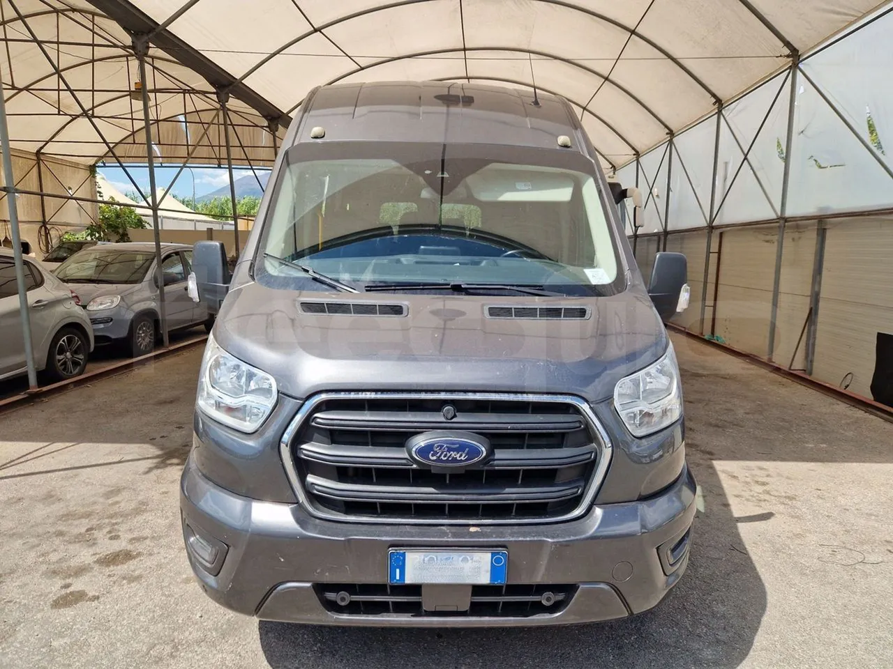 Ford Transit FBD - front photo