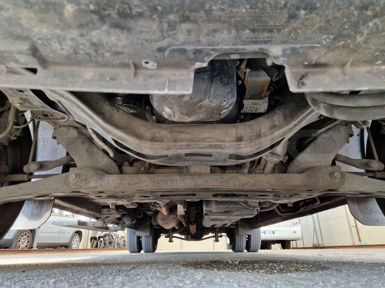 Ford Transit FBD - front undercarriage from front