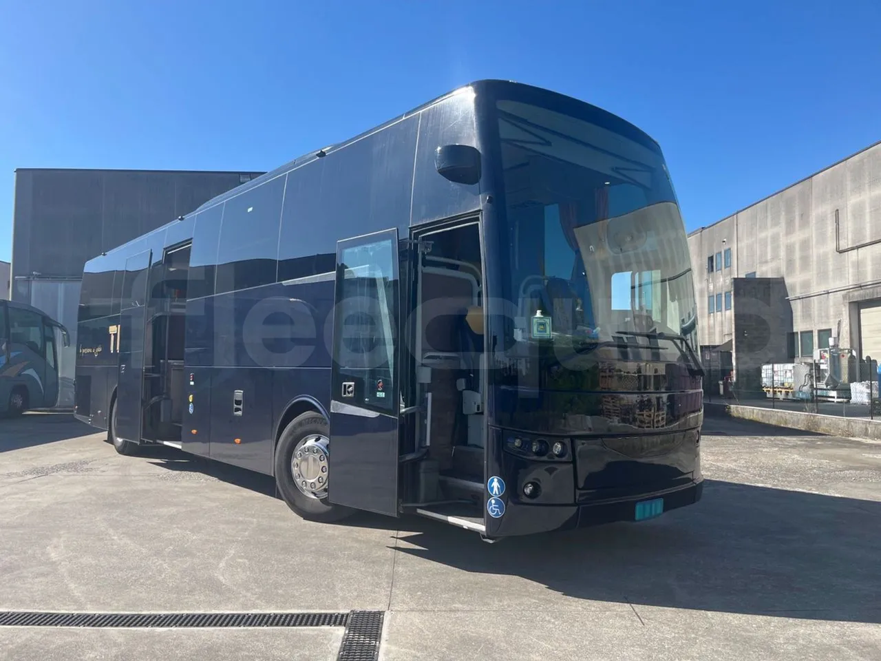 Van Hool EX15 HIGH - Euro6 - 330kW - 12.480mt - 3/4 right front doors open