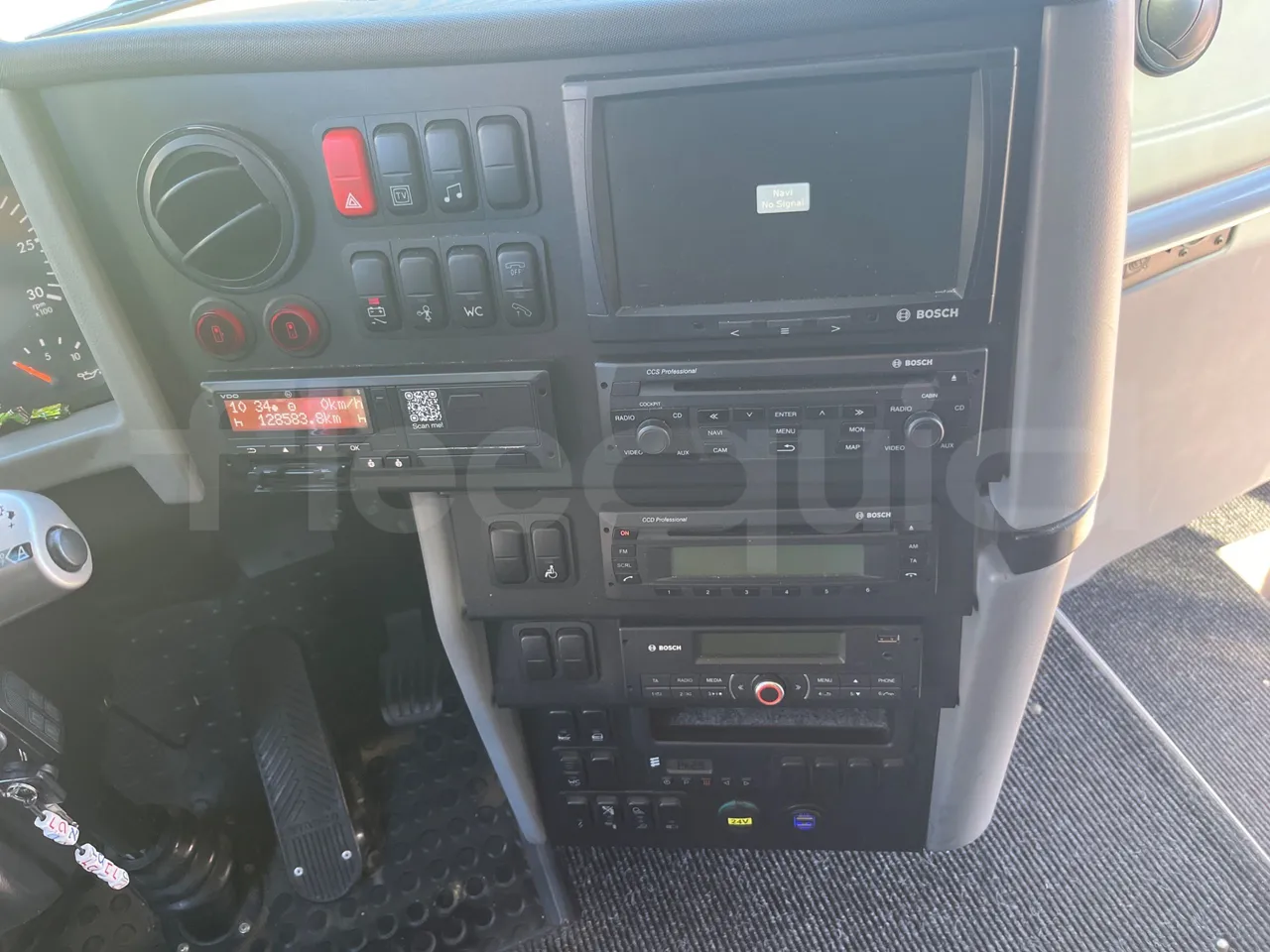 Van Hool EX15 HIGH - Euro6 - 330kW - 12.480mt - radio accessories photo
