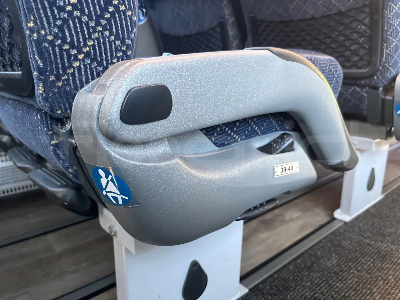 Van Hool EX15 HIGH - Euro6 - 330kW - 12.480mt - armrest detail photo