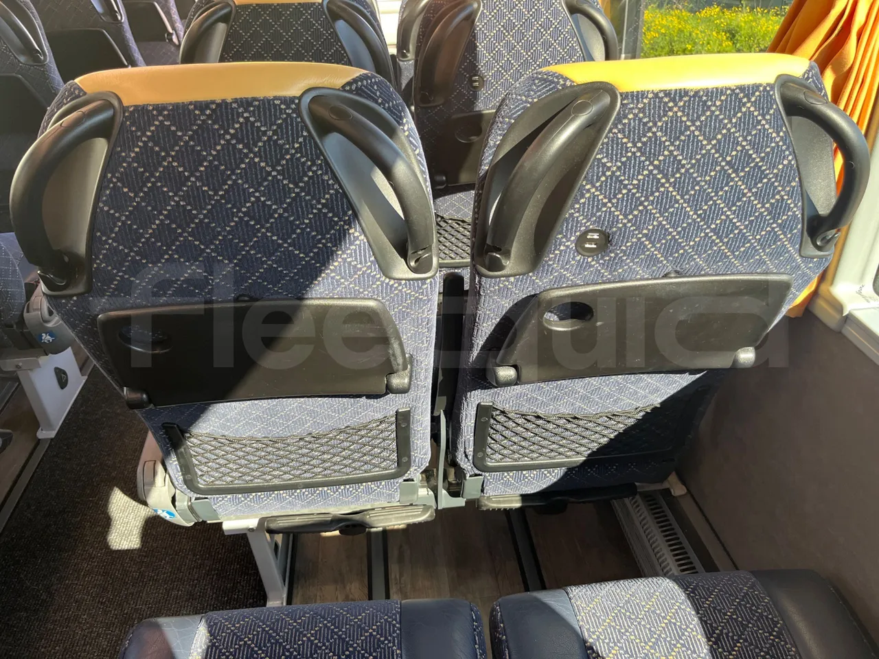 Van Hool EX15 HIGH - Euro6 - 330kW - 12.480mt - usb charging detail