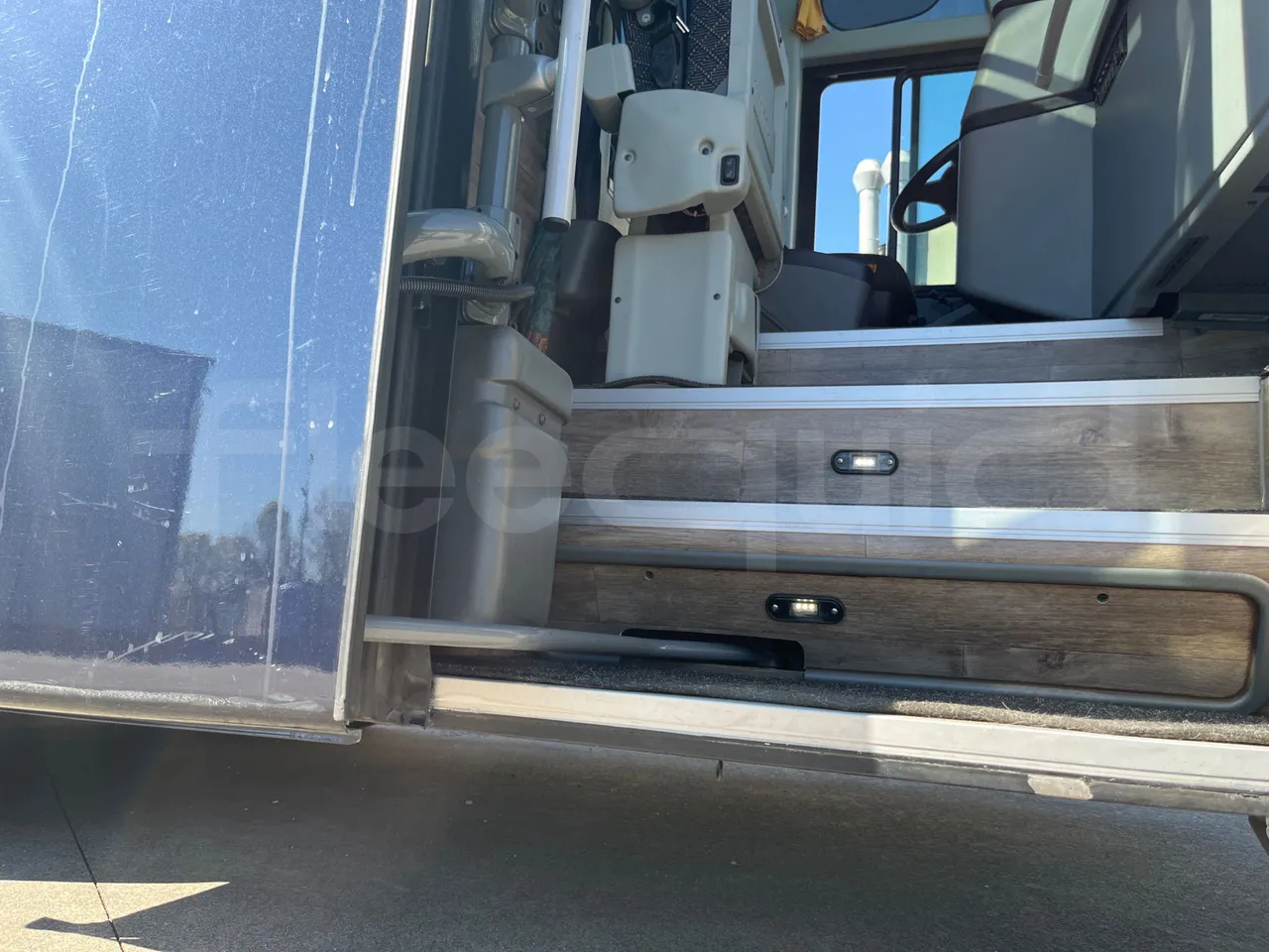 Van Hool EX15 HIGH - Euro6 - 330kW - 12.480mt - door mechanism photo