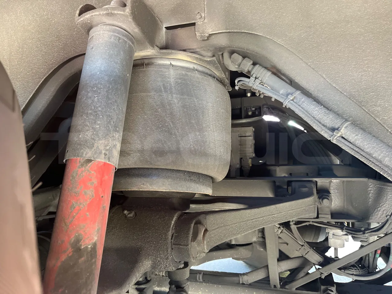 Van Hool EX15 HIGH - Euro6 - 330kW - 12.480mt - front air springs right