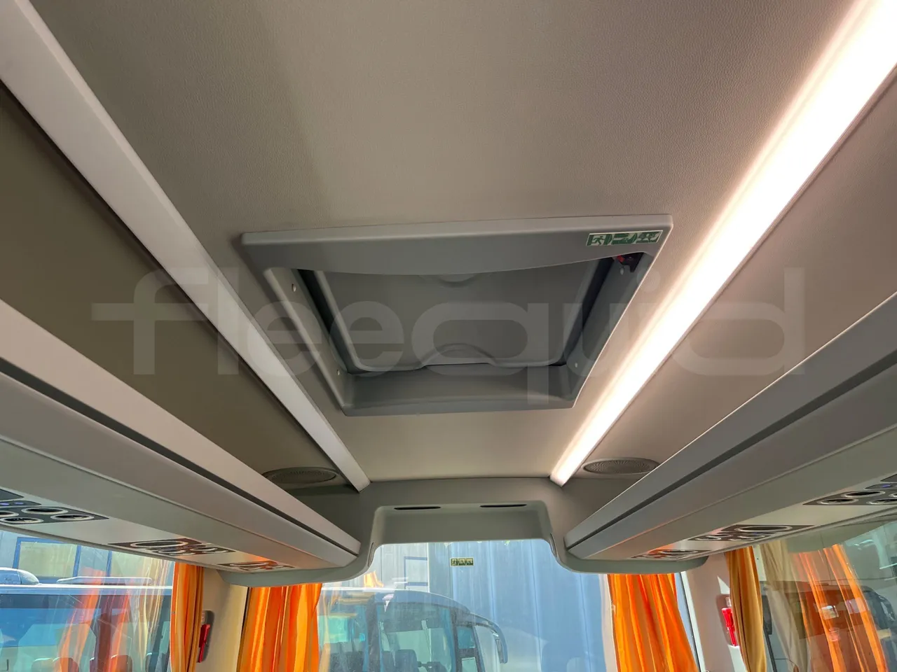 Van Hool EX15 HIGH - Euro6 - 330kW - 12.480mt - roof hatch 1