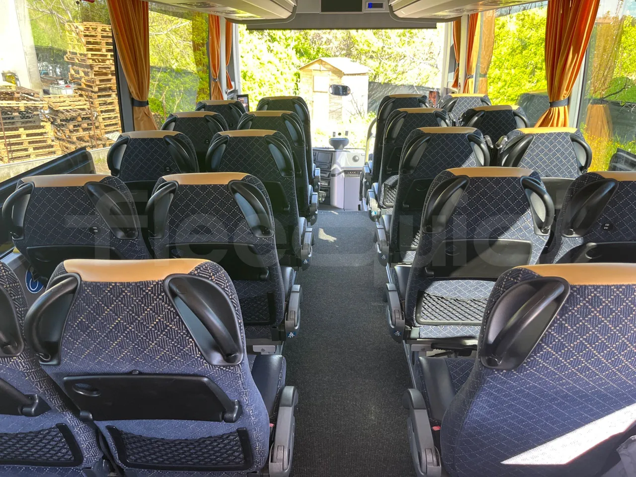 Van Hool EX15 HIGH - Euro6 - 330kW - 12.480mt - forward view middle aisle