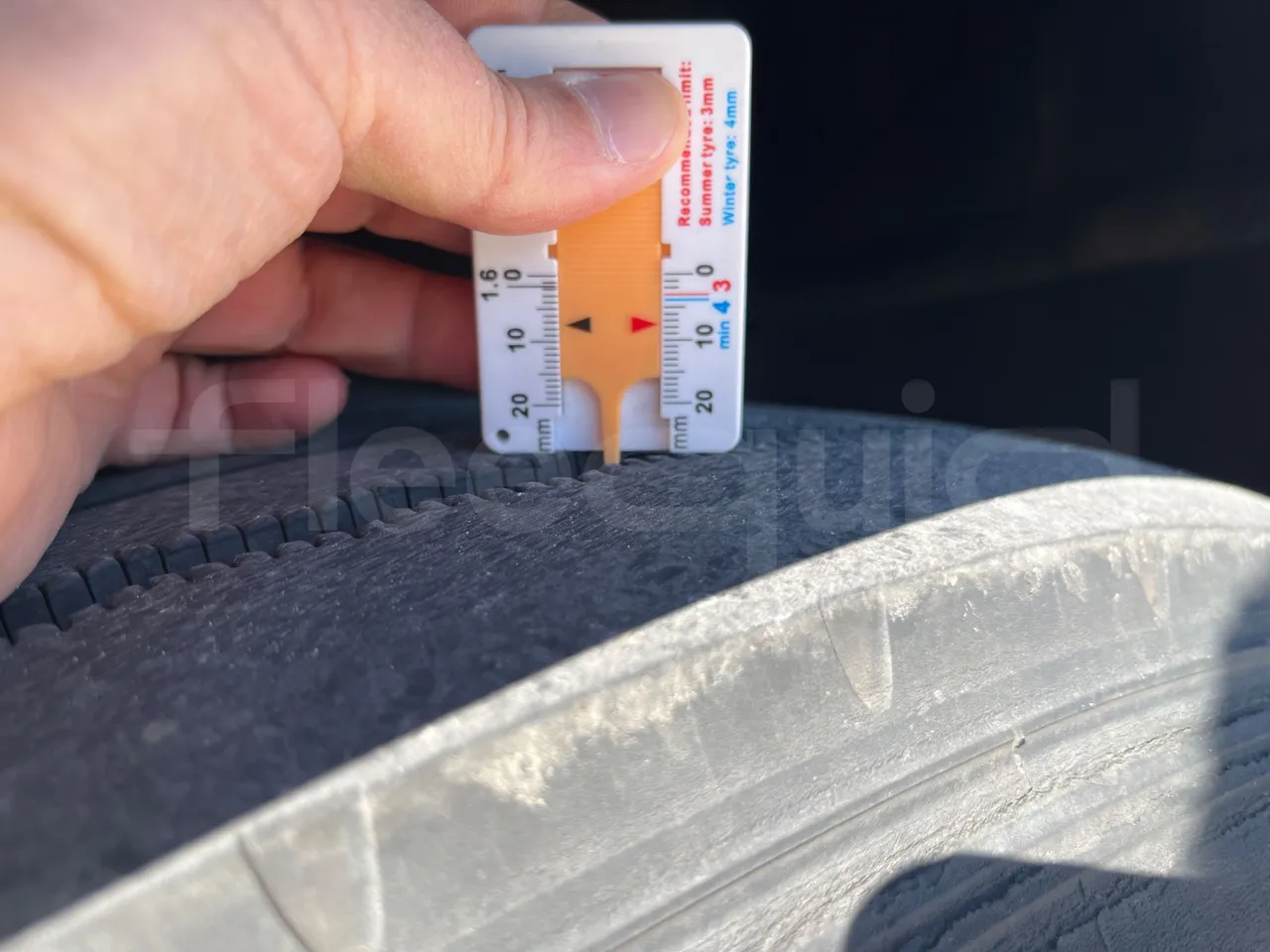 Van Hool EX15 HIGH - Euro6 - 330kW - 12.480mt - tread condition front tires left