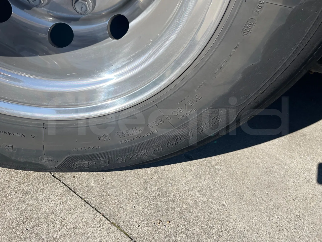 Van Hool EX15 HIGH - Euro6 - 330kW - 12.480mt - tread condition front tires right