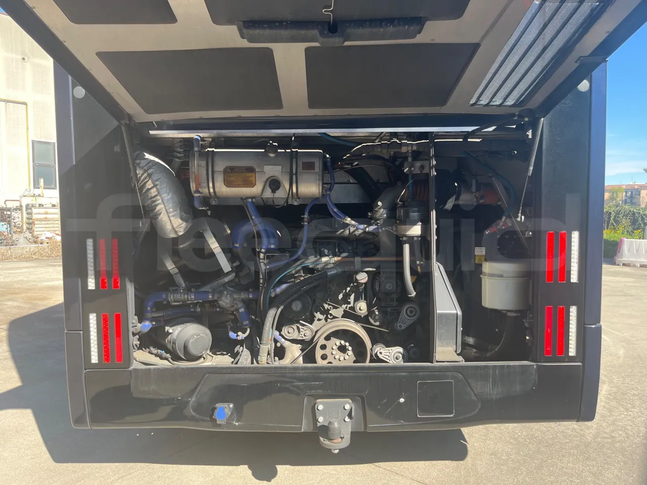 Van Hool EX15 HIGH - Euro6 - 330kW - 12.480mt - rear hatch open