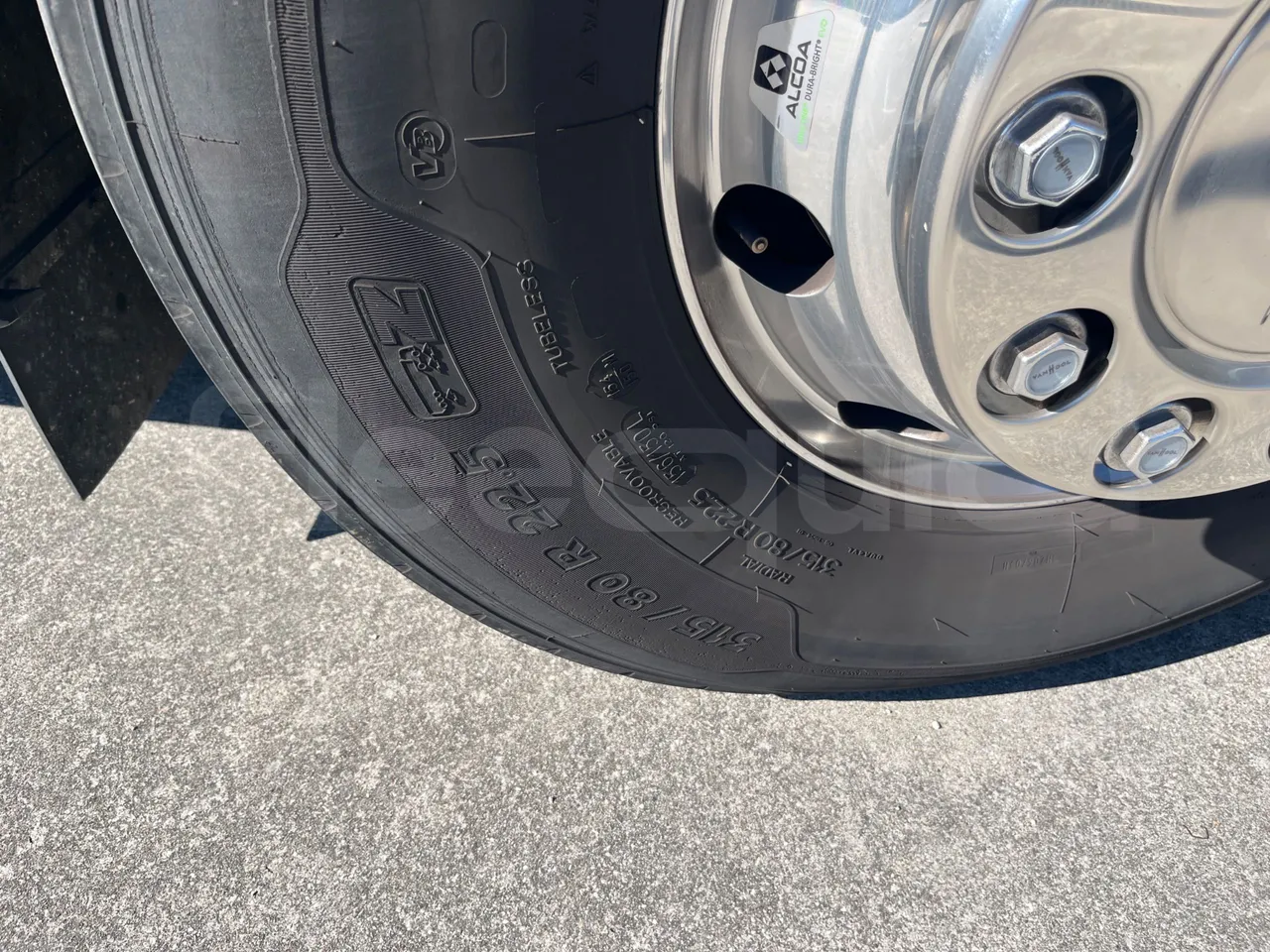 Van Hool EX15 HIGH - Euro6 - 330kW - 12.480mt - front left tire measurements