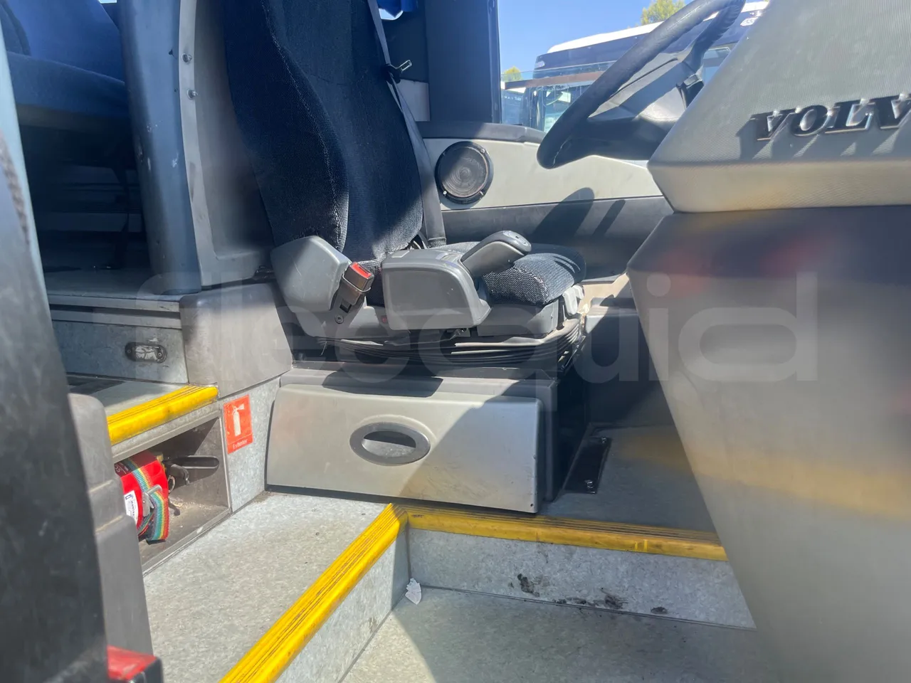 Volvo B12B 6X2 - EUR4 - 338kW -14.995m - command unit indicators