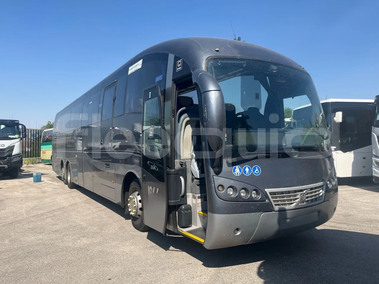 Volvo B12B 6X2 - EUR4 - 338kW -14.995m - engine plate photo