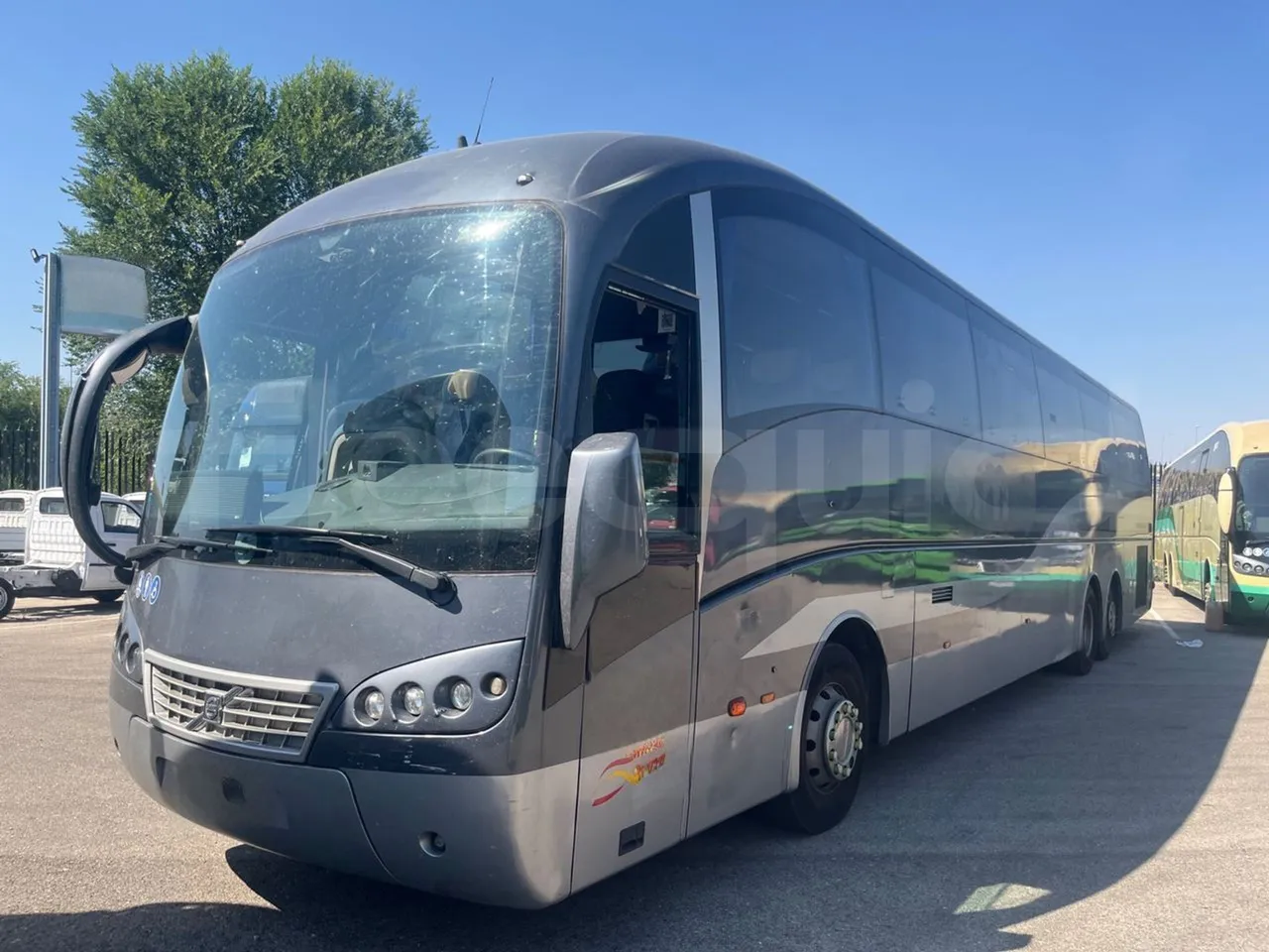 Volvo B12B 6X2 - EUR4 - 338kW -14.995m - 3/4 front left (mandatory for bus to scrap)