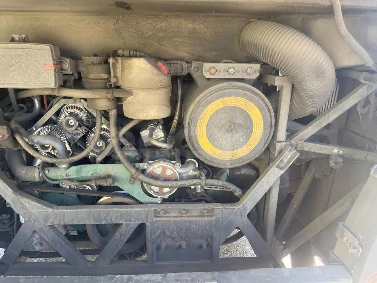 Volvo B12B 6X2 - EUR4 - 338kW -14.995m - 3/4 left rear side