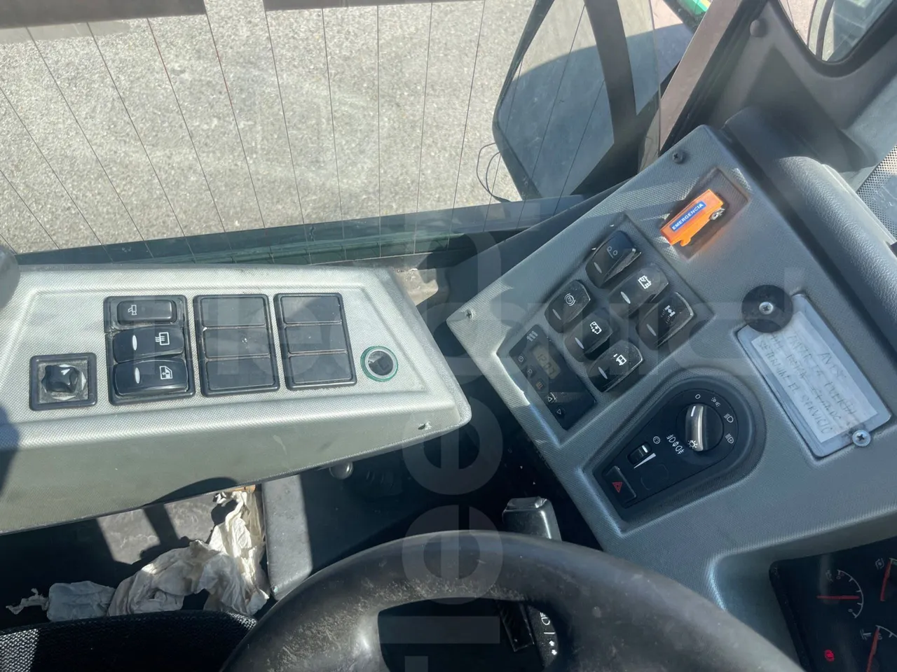 Volvo B12B 6X2 - EUR4 - 338kW -14.995m - buttons panels on (mandatory for bus to scrap)