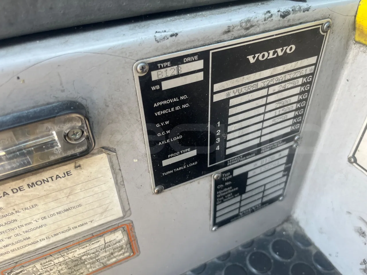 Volvo B12B 6X2 - EUR4 - 338kW -14.995m - chassis VIN photo (mandatory  for bus to scrap)