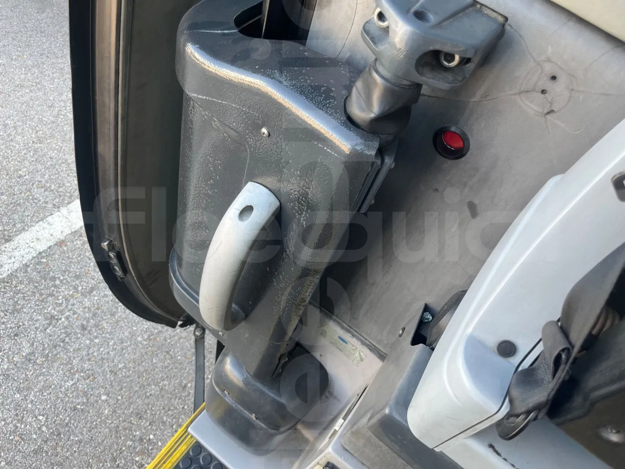 Volvo B12B 6X2 - EUR4 - 338kW -14.995m - door mechanism photo