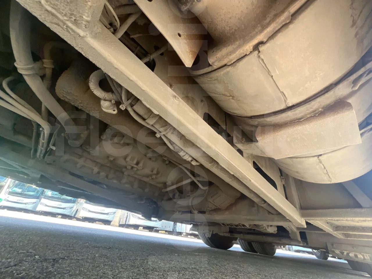 Volvo B12B 6X2 - EUR4 - 338kW -14.995m - front air springs left