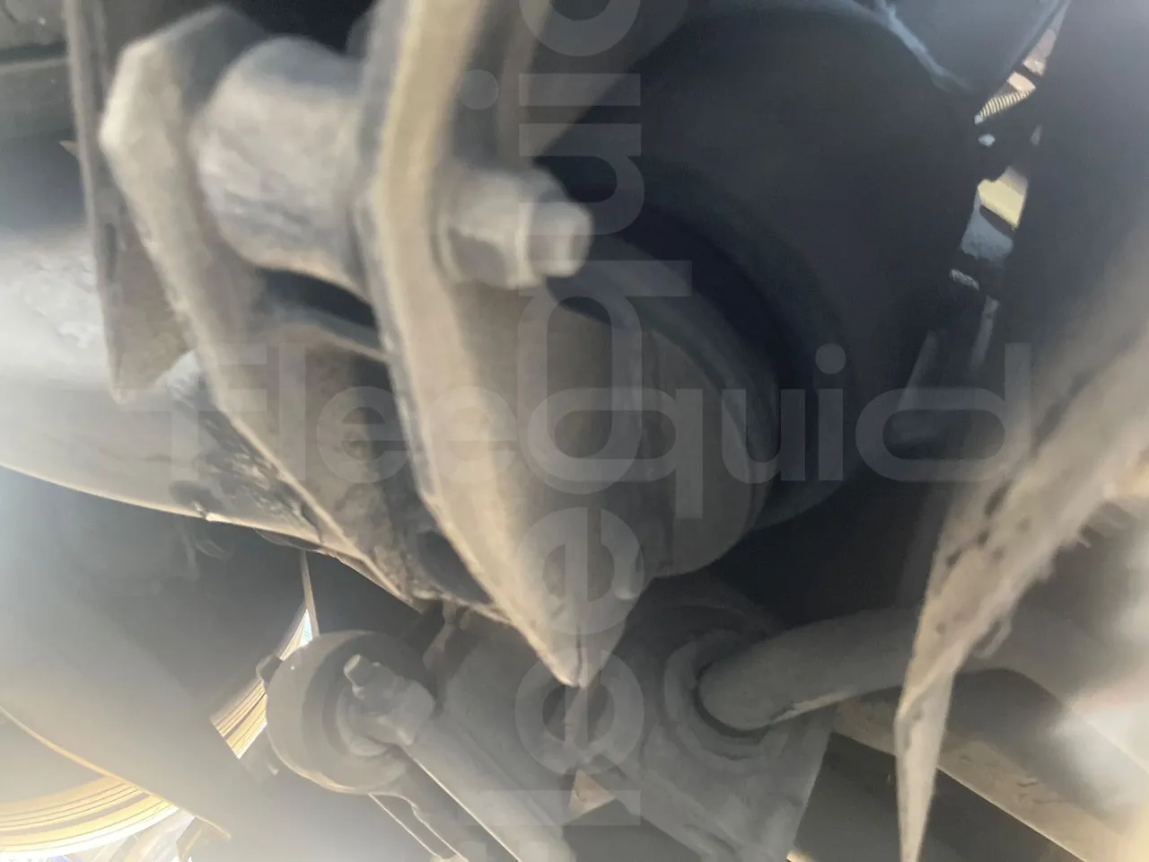 Volvo B12B 6X2 - EUR4 - 338kW -14.995m - front air springs right